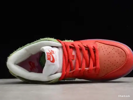 Dunk CW7093-601 Nike low"strawberry cough" SB 0606